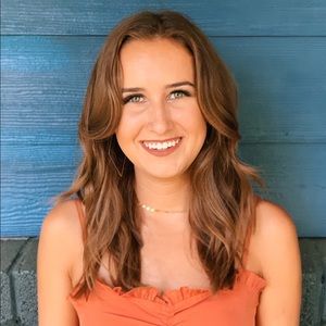 Meet your Posher, Caitlin